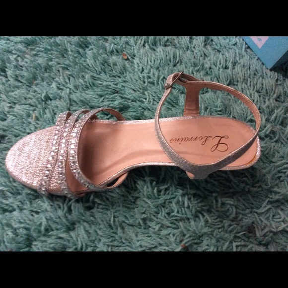 L Lorraine silver heels! - Picture 2 of 7